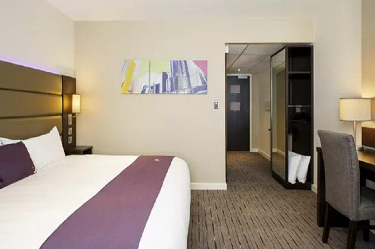 Premier Inn Cheltenham Town Centre Dış mekan fotoğraf